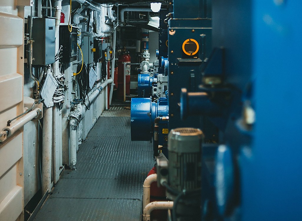 Machinekamer van een schip
